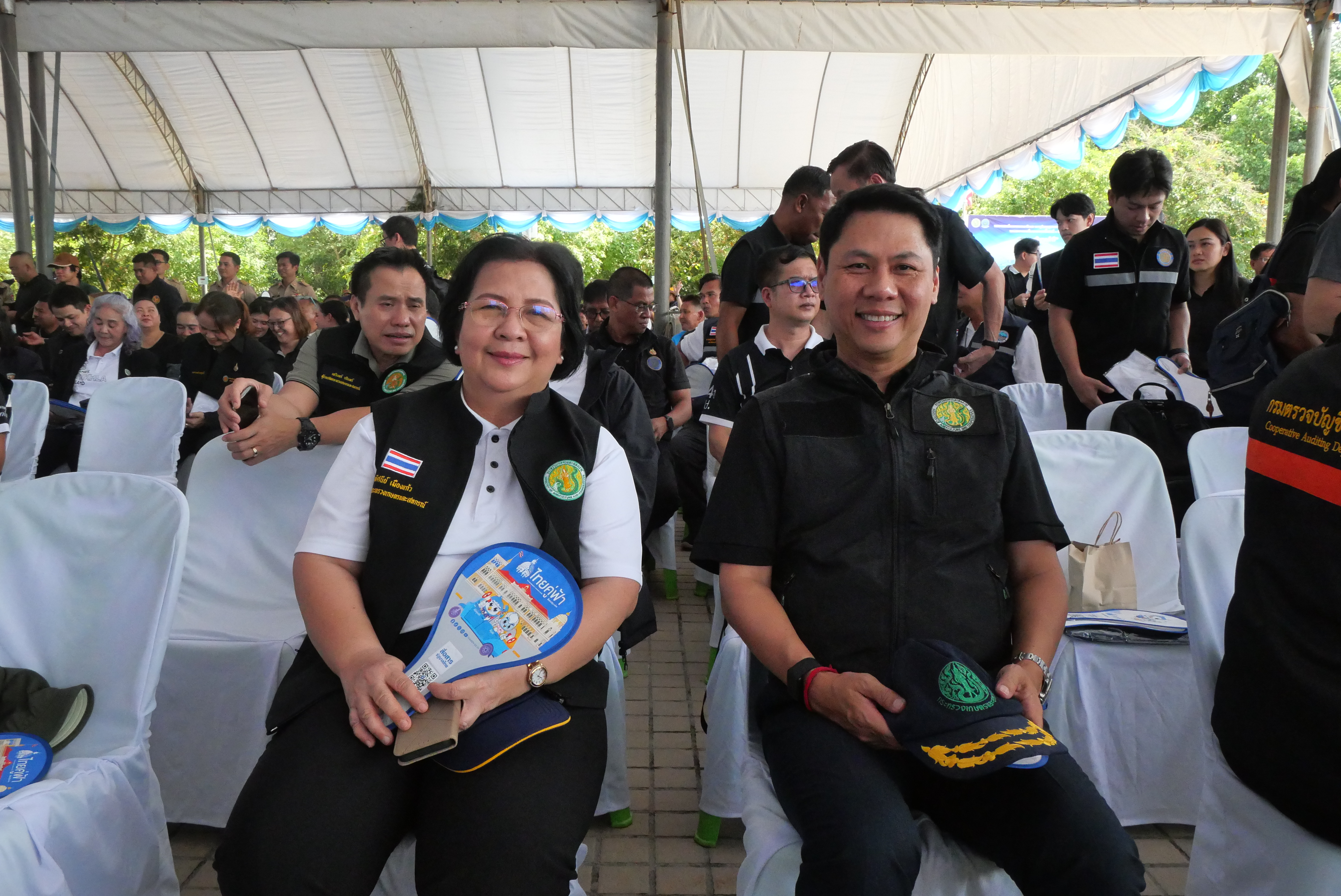 title - เลขาธิการ ส.ป.ก. พร้อมคณะ ร่วมลงพื้นที่กับคณะนายกรัฐมนตรี ติดตามการบริหารจัดการน้ำ เพิ่มศักยภาพระบายน้ำ ลดเสี่ยงน้ำท่วมหาดใหญ่ 